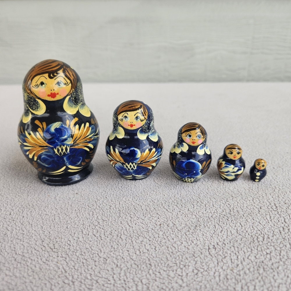 Russian Nesting Dolls Matryoshka Wooden Hand Painted Set of 5 Blue Floral